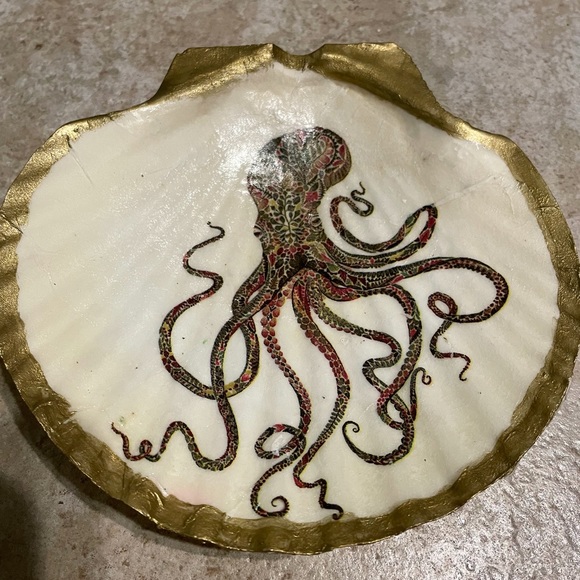 Hand painted soap dishes.Just in time for the holidays. - Picture 4 of 8